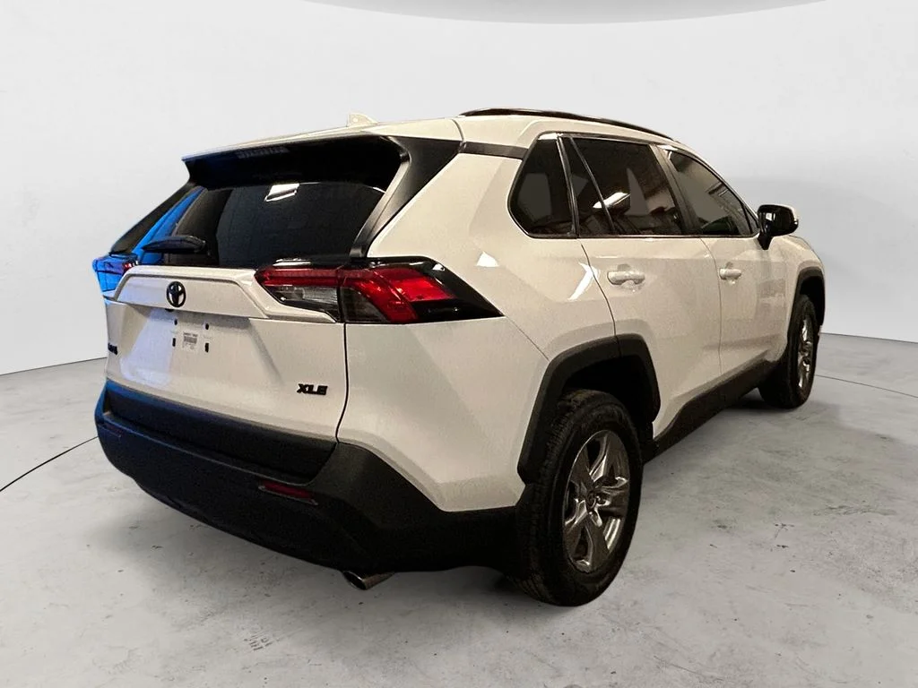 Used 2024 Ice Cap Toyota XLE image 5