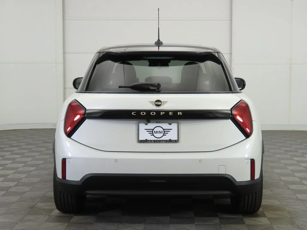 Used 2026 Nanuq White Metallic MINI Signature Plus image 7