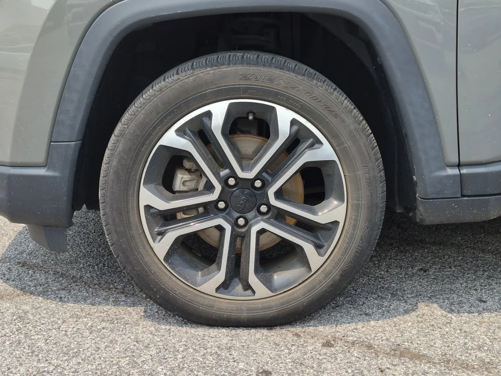 Used 2022 Gray Jeep Limited image 22
