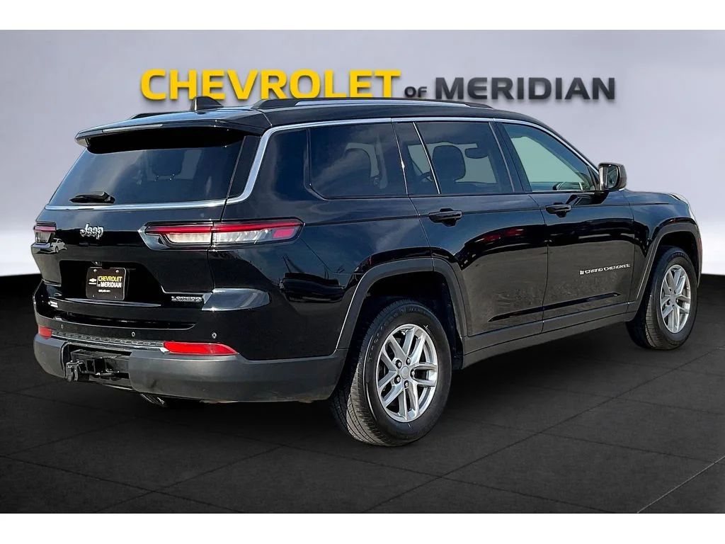 Used 2023 Gray Jeep Laredo image 10