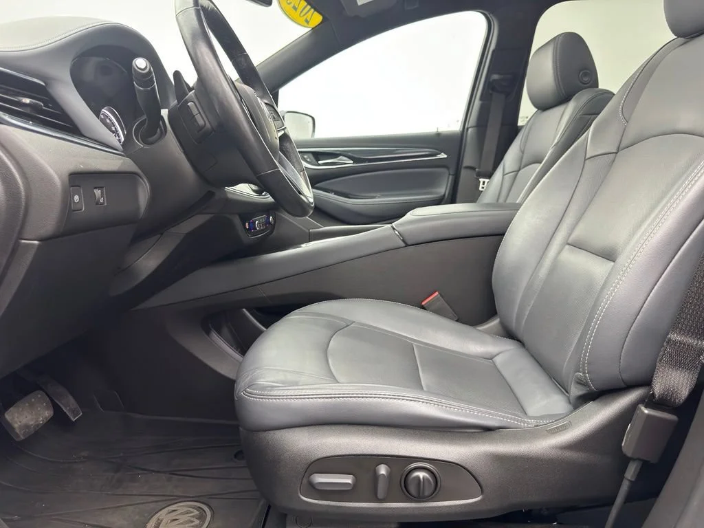 Used 2023 Ebony Twilight Metallic Buick Essence image 18