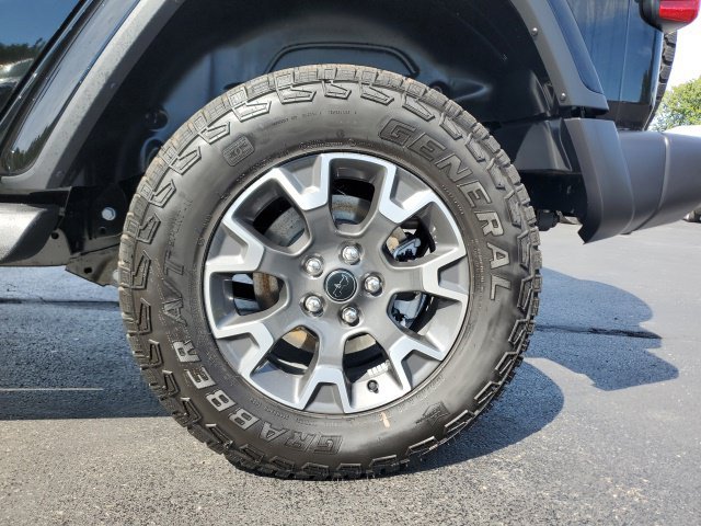 New 2027 Black Clear-Coat Paint Jeep Sahara image 9