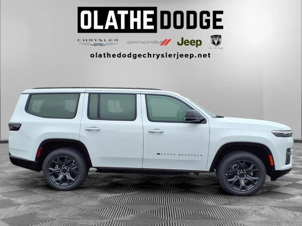 New 2026 Bright White Clear-Coat Exterior Paint Jeep Limited Altitude image 32