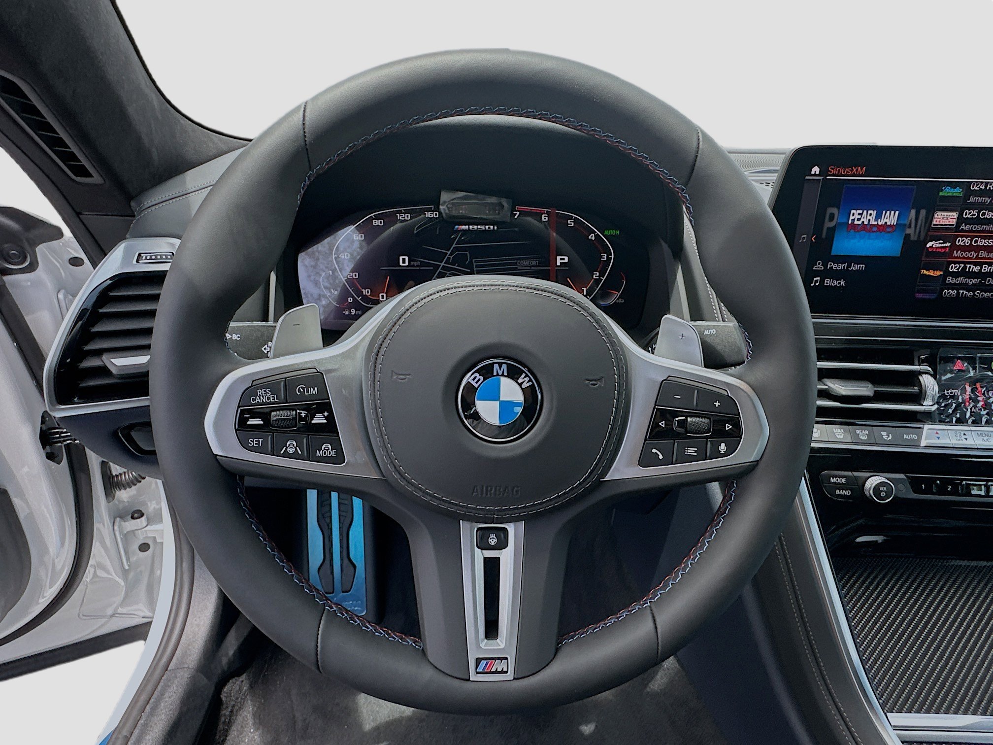 2026 BMW 8 Series M850i - Photo 8