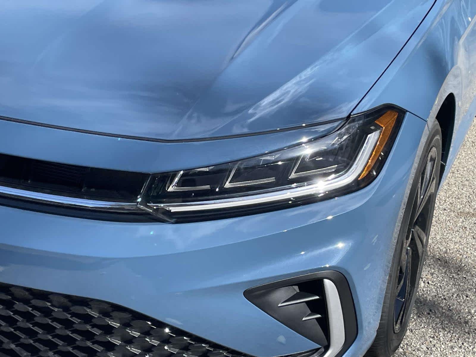 New 2027 MONTEREY BLUE PEARL Volkswagen SE image 13