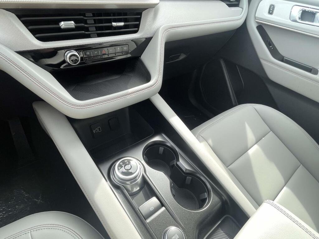 New 2026 Star White Metallic Tri-Coat Ford Active w/200A Pkg image 29