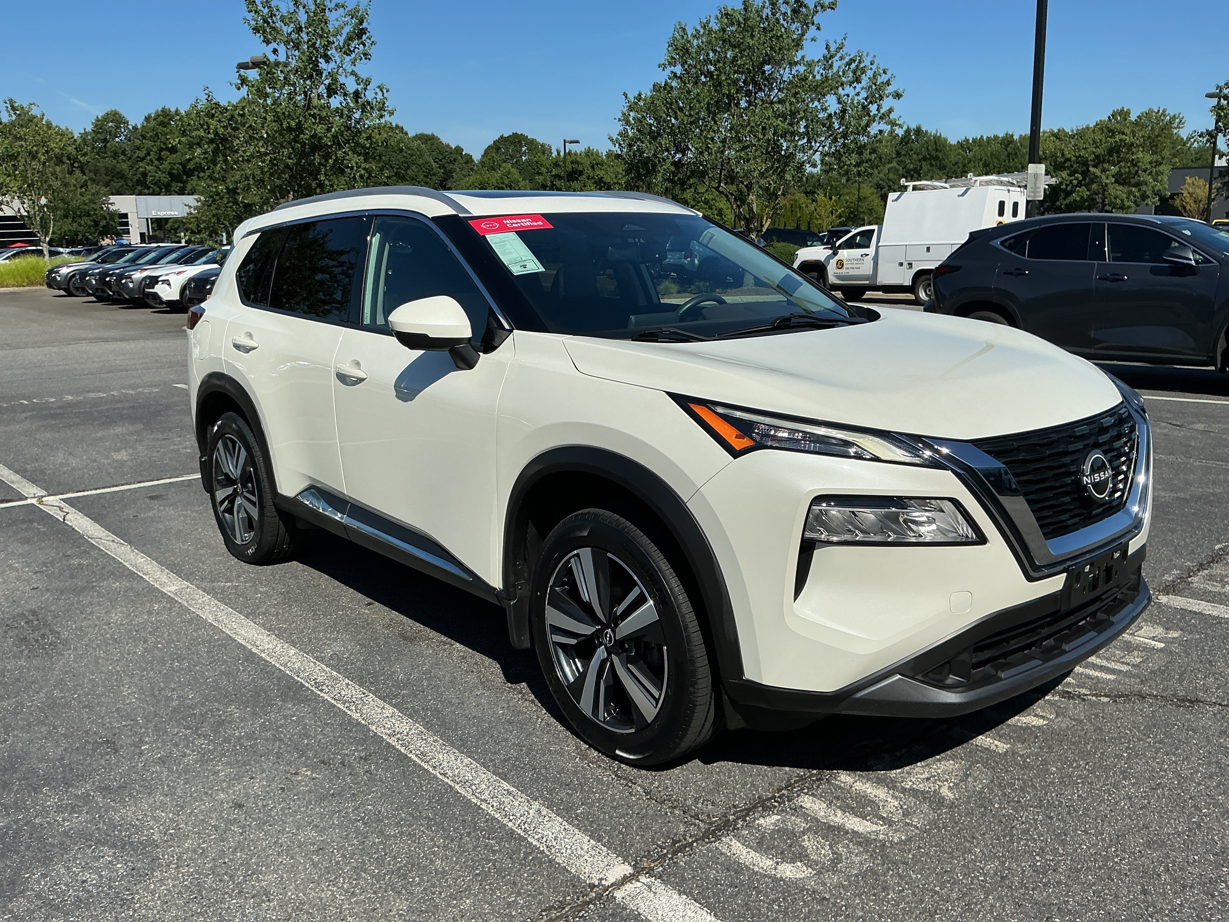 Used 2023 Pearl White Tricoat Nissan SL image 6