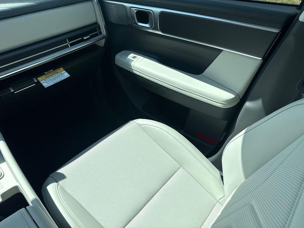 New 2026 White Hyundai SEL FWD image 16