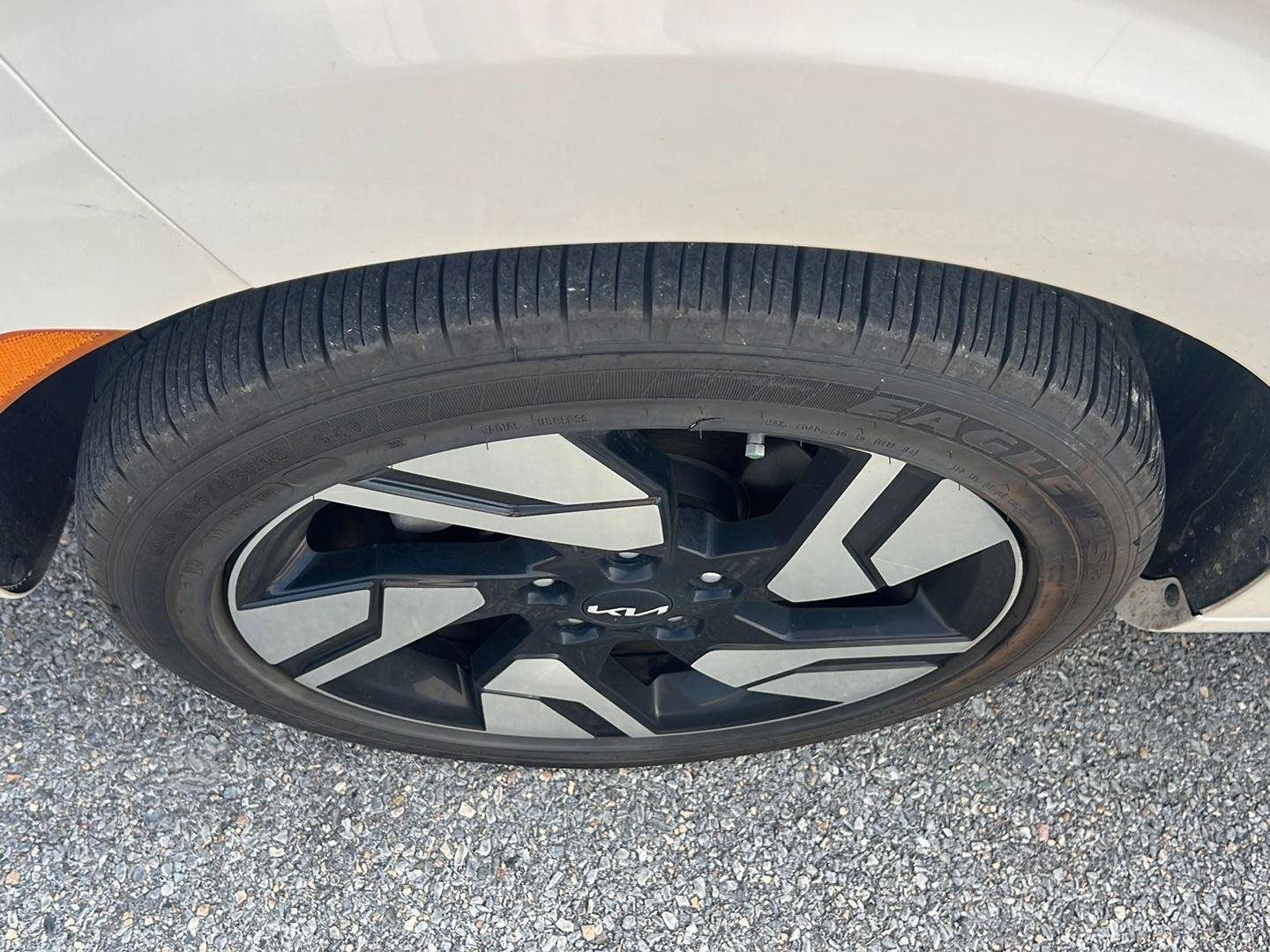Used 2023 Snow White Pearl Kia GT-Line image 8