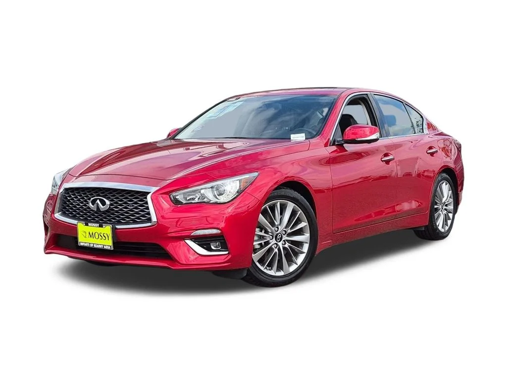 Used 2023 Red INFINITI LUXE image 1