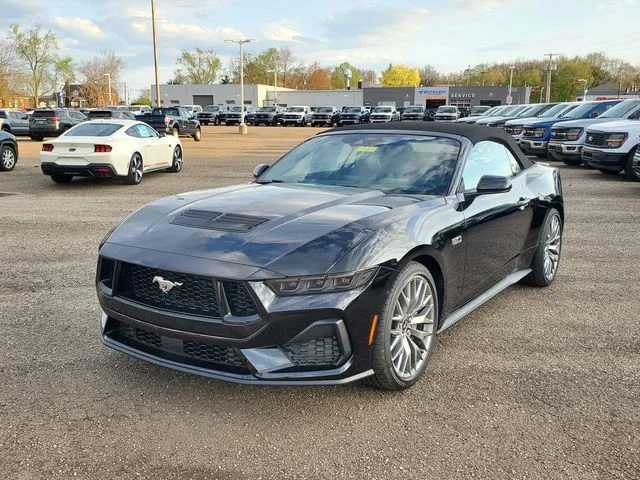 2025 Ford Mustang GT Premium Convertible - Photo 10
