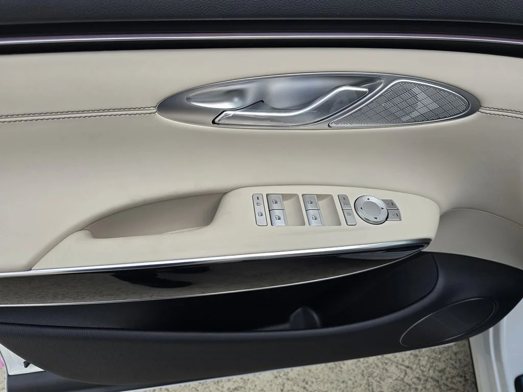 New 2026 White Genesis 2.5T image 16