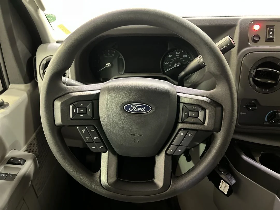 New 2026 Oxford White Ford E-350 SRW image 15