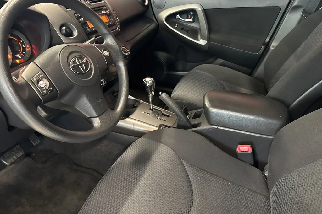 Used 2012 Silver Toyota Sport image 12