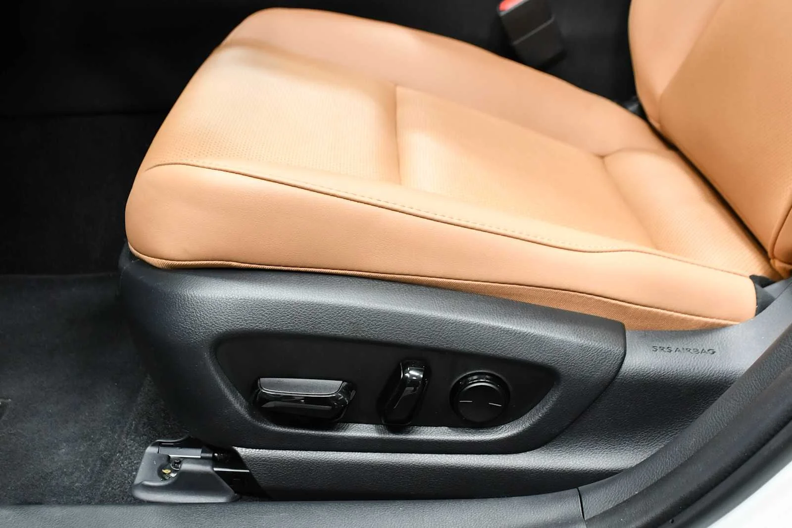 Certified Used 2025 EMINENT WHITE PEARL Lexus Premium image 16