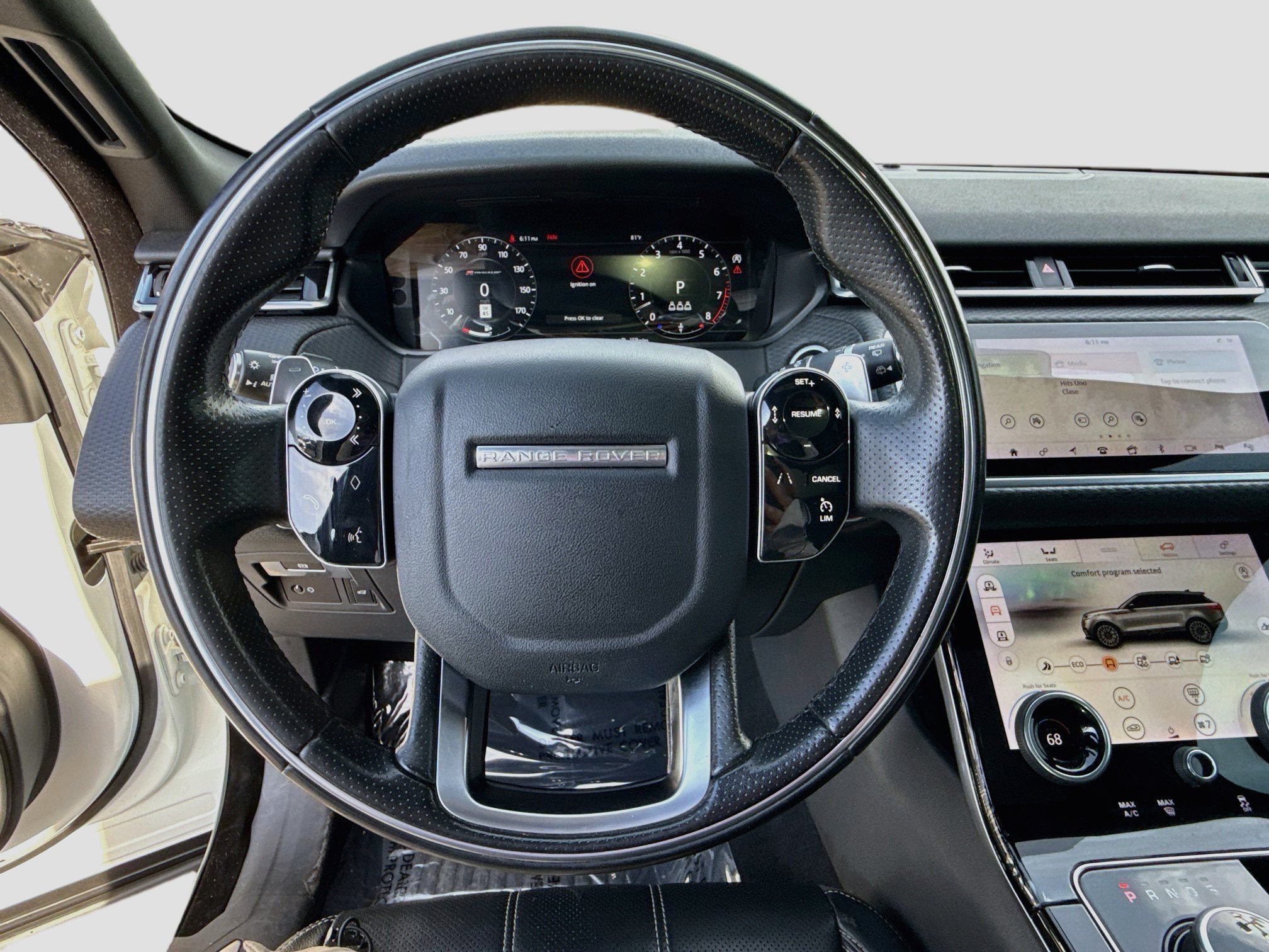 Used 2019 White Land Rover R-Dynamic SE image 38