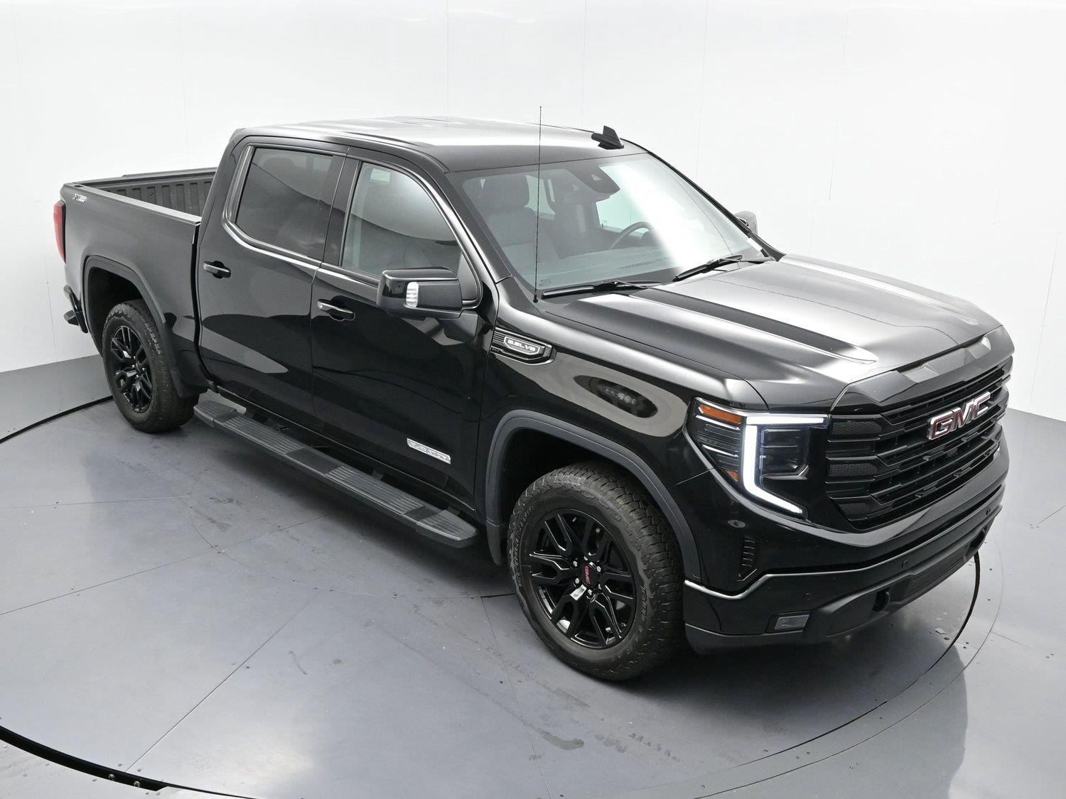 Used 2025 Onyx Black GMC Elevation image 34