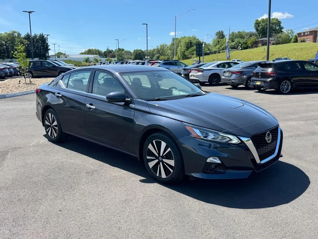 Used 2021 Blue Nissan 2.5 SL image 2