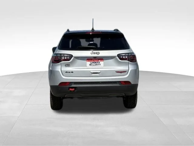 New 2026 Silver Zynith Metallic Clear-Coat Exterior Paint Jeep Trailhawk image 7