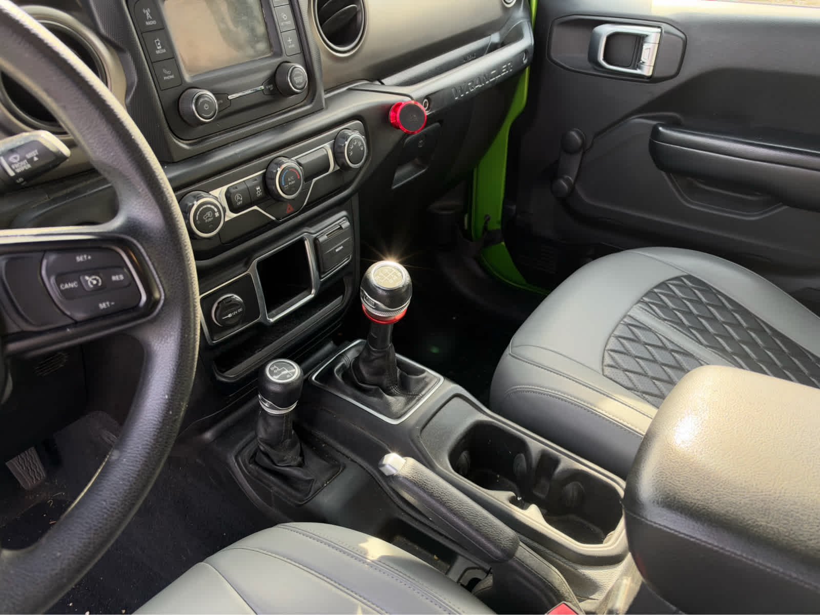 Used 2019 Mojito! Clearcoat Jeep Sport image 12