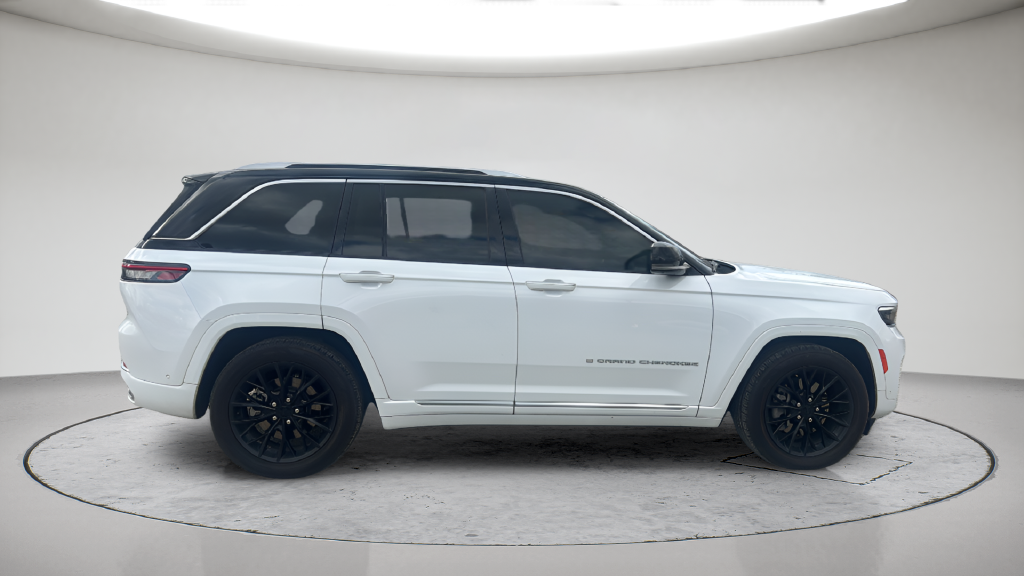 Used 2022 White Jeep Summit 4xe image 7