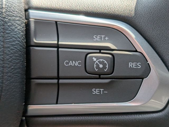 New 2026 Bright White Clearcoat Jeep Latitude image 20