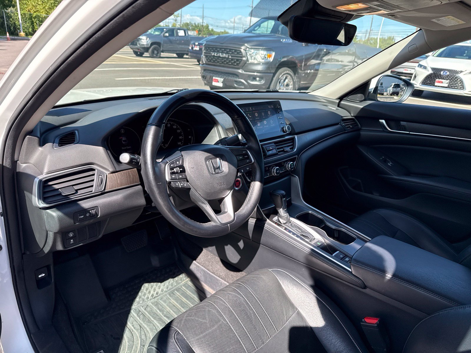 Used 2018 White Honda EX-L image 10