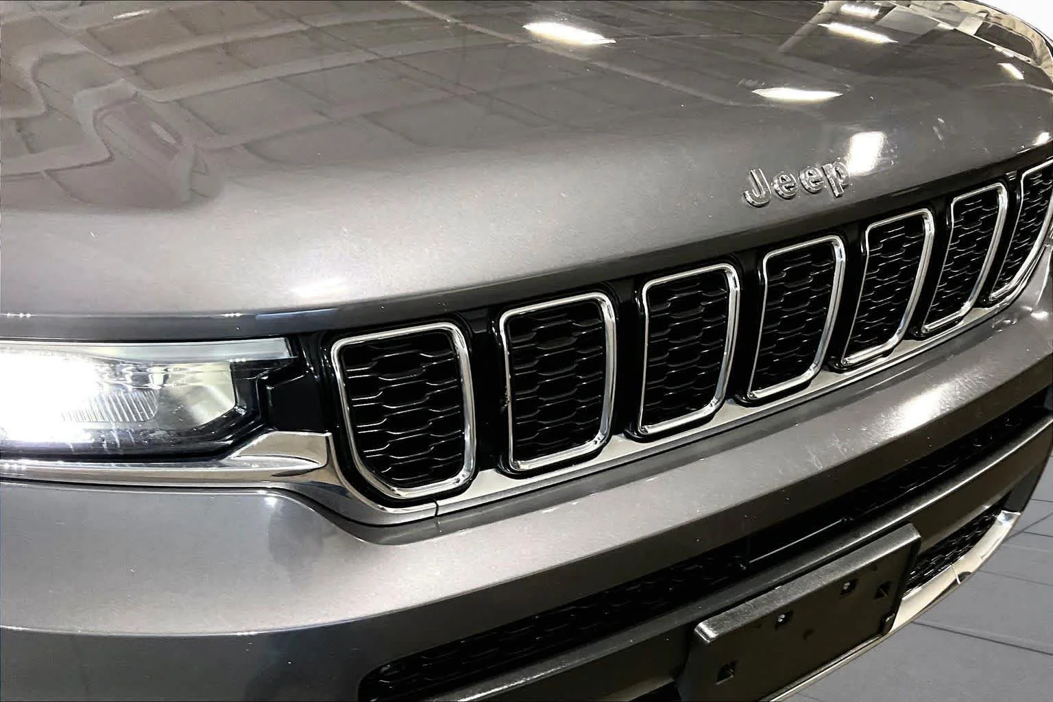 Used 2022 Baltic Gray Metallic Clearcoat Jeep Limited image 30