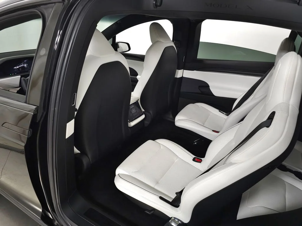 Used 2023  Tesla Plaid image 35