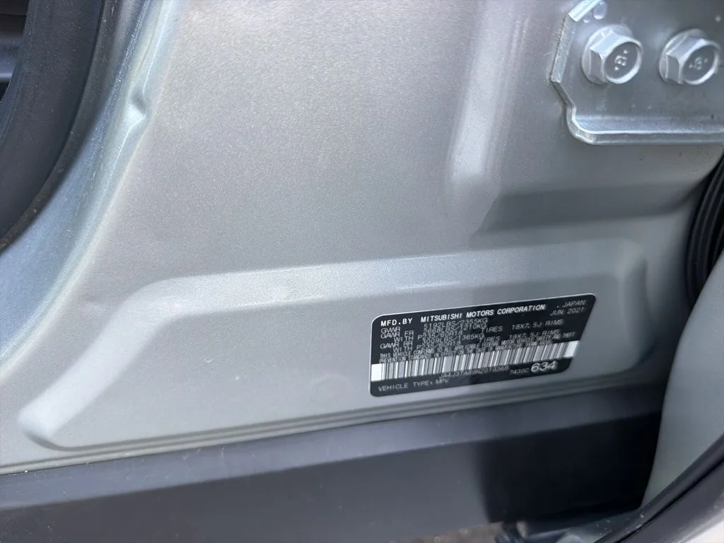 Used 2022  Mitsubishi ES image 7