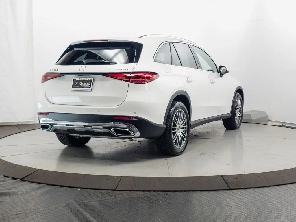 Certified Used 2026 Polar White Mercedes-Benz GLC 300 image 33
