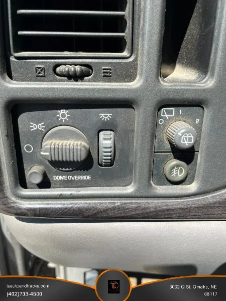 Used 2001 Silver GMC Denali Sport Utility 4D image 22