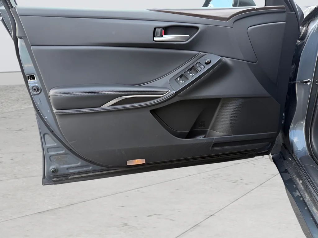 Used 2019 Gray Toyota XLE image 9