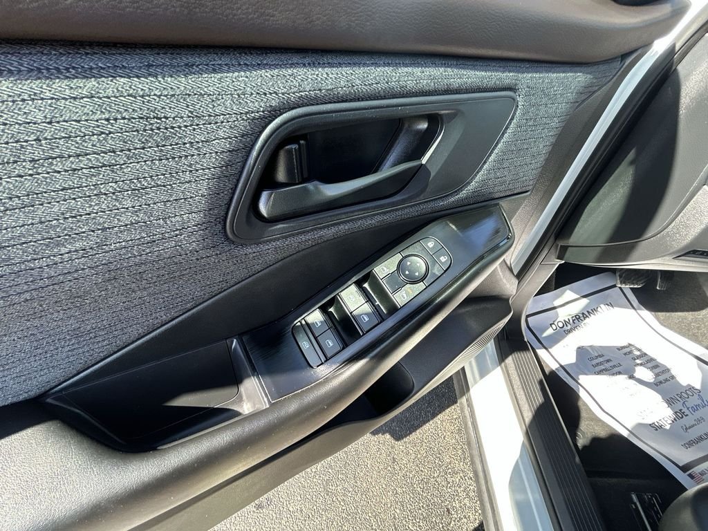 Used 2023 White Nissan S image 19