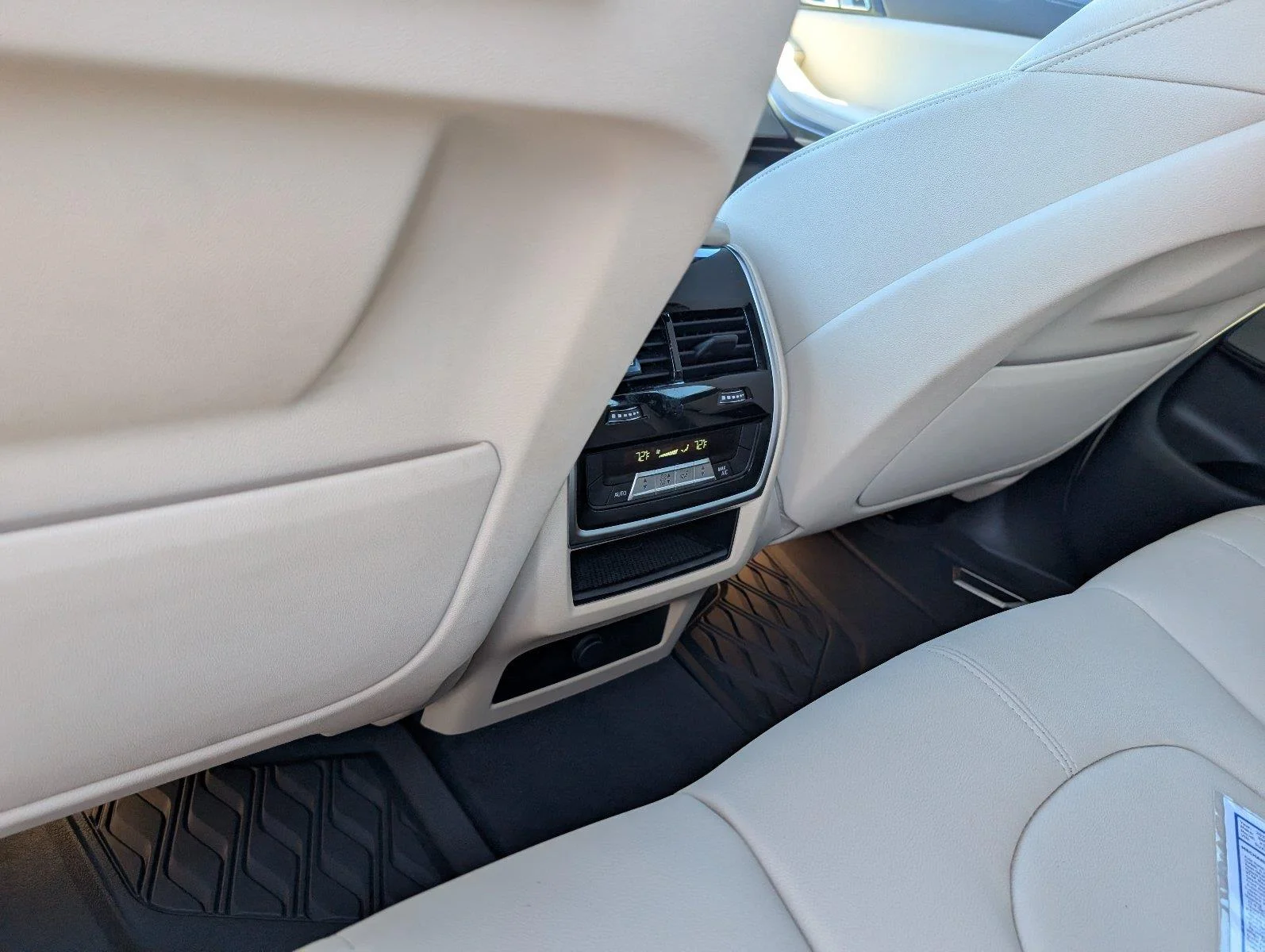 Used 2021 Mineral White Metallic BMW sDrive40i image 32
