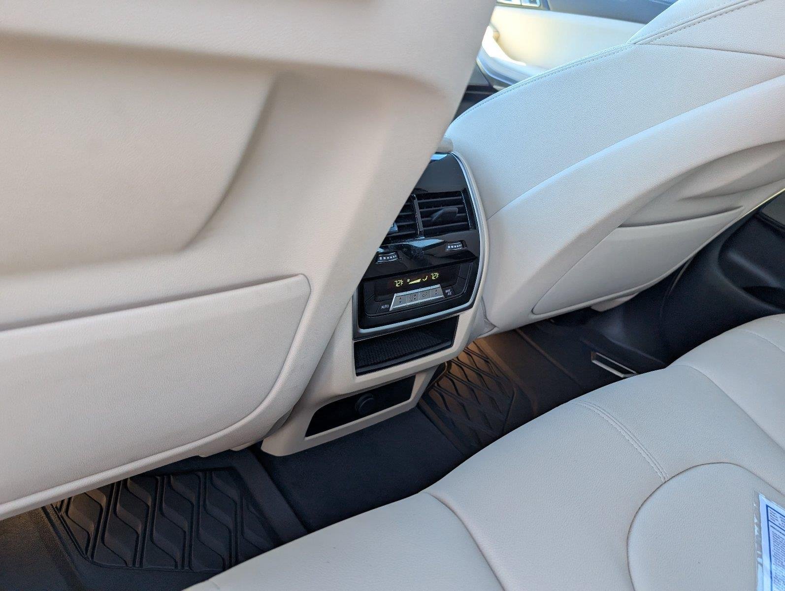 Used 2021 Mineral White Metallic BMW sDrive40i image 32