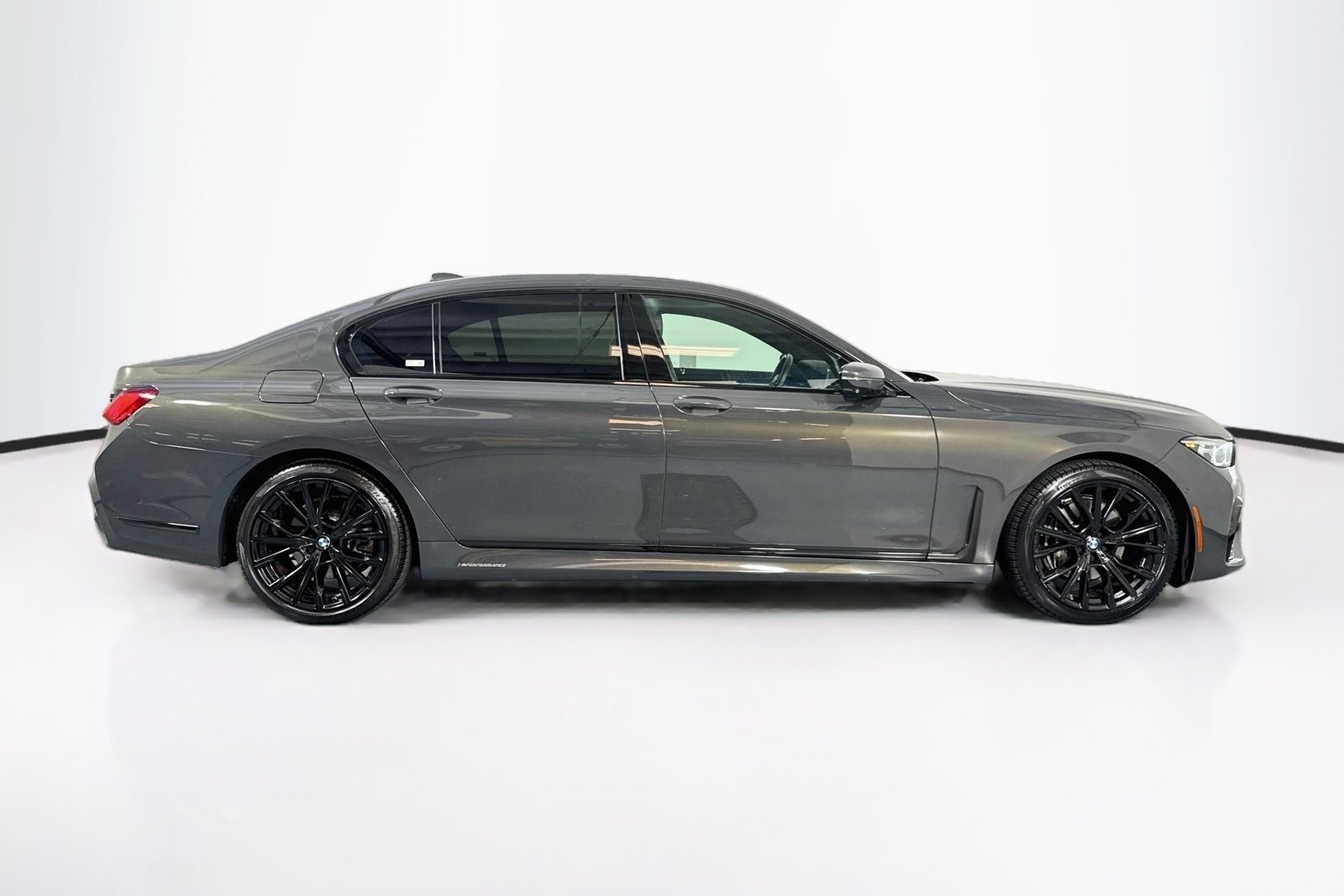 Used 2021 Dravit Grey Metallic BMW 740i image 4