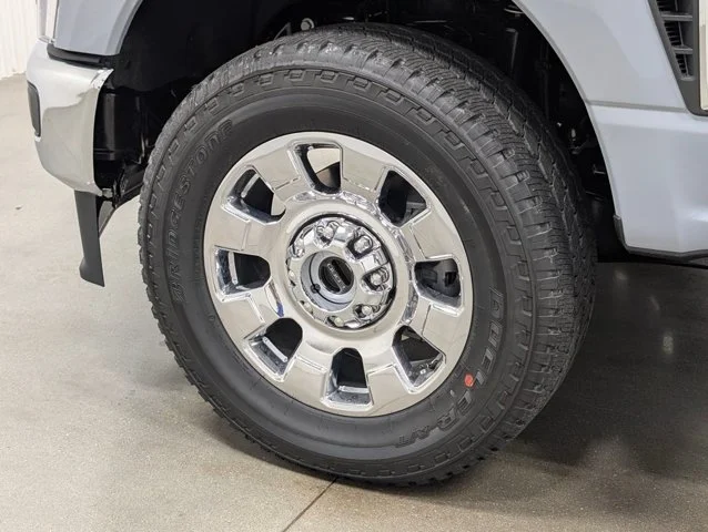 New 2026 Glacier Gray Metallic Tri-Coat Ford F-250® Lariat® image 39