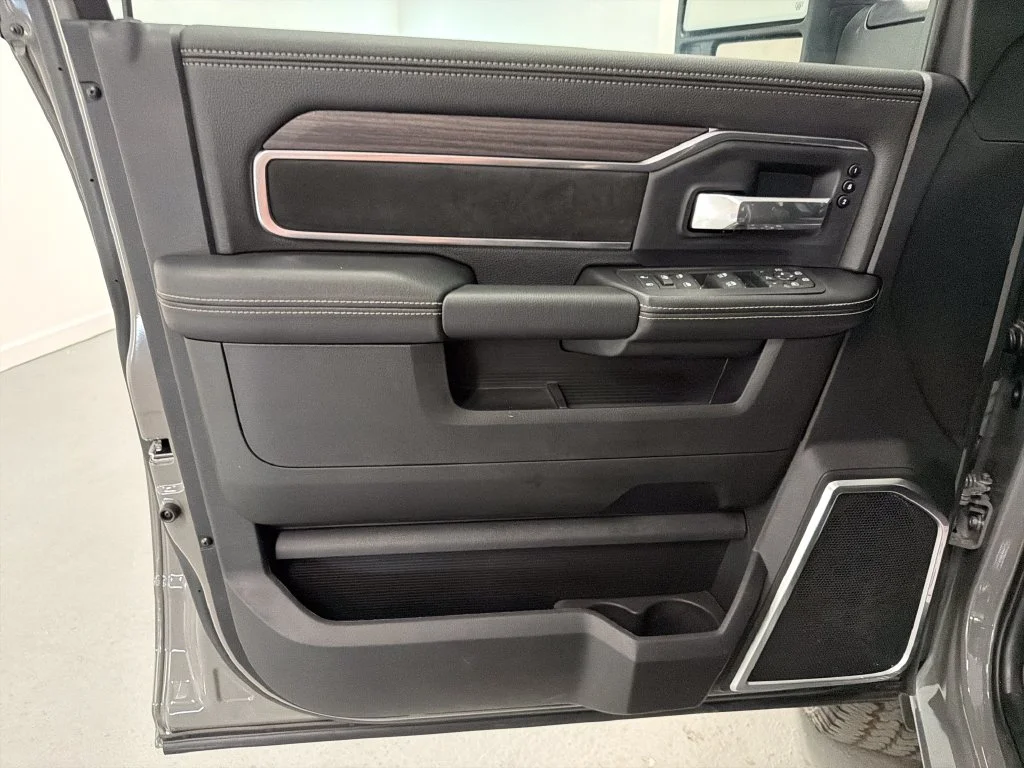 New 2026 Ceramic Gray Clear-Coat Exterior Paint RAM Laramie image 13