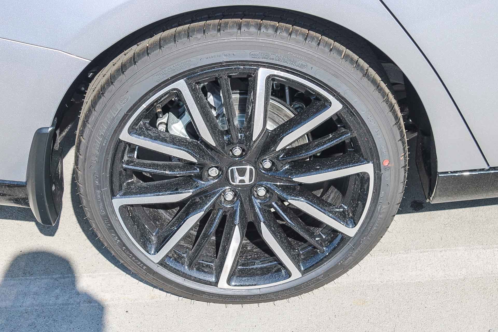 New 2026 Solar Silver Metallic Honda Touring image 11