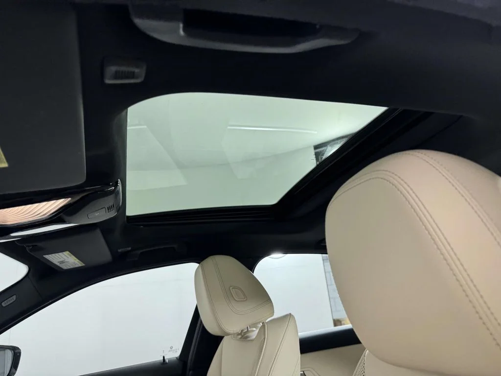Used 2024 White BMW 330i xDrive image 29