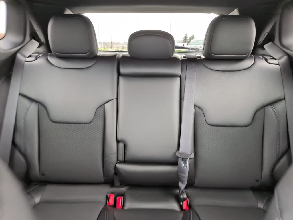 New 2026 White Jeep Latitude image 26