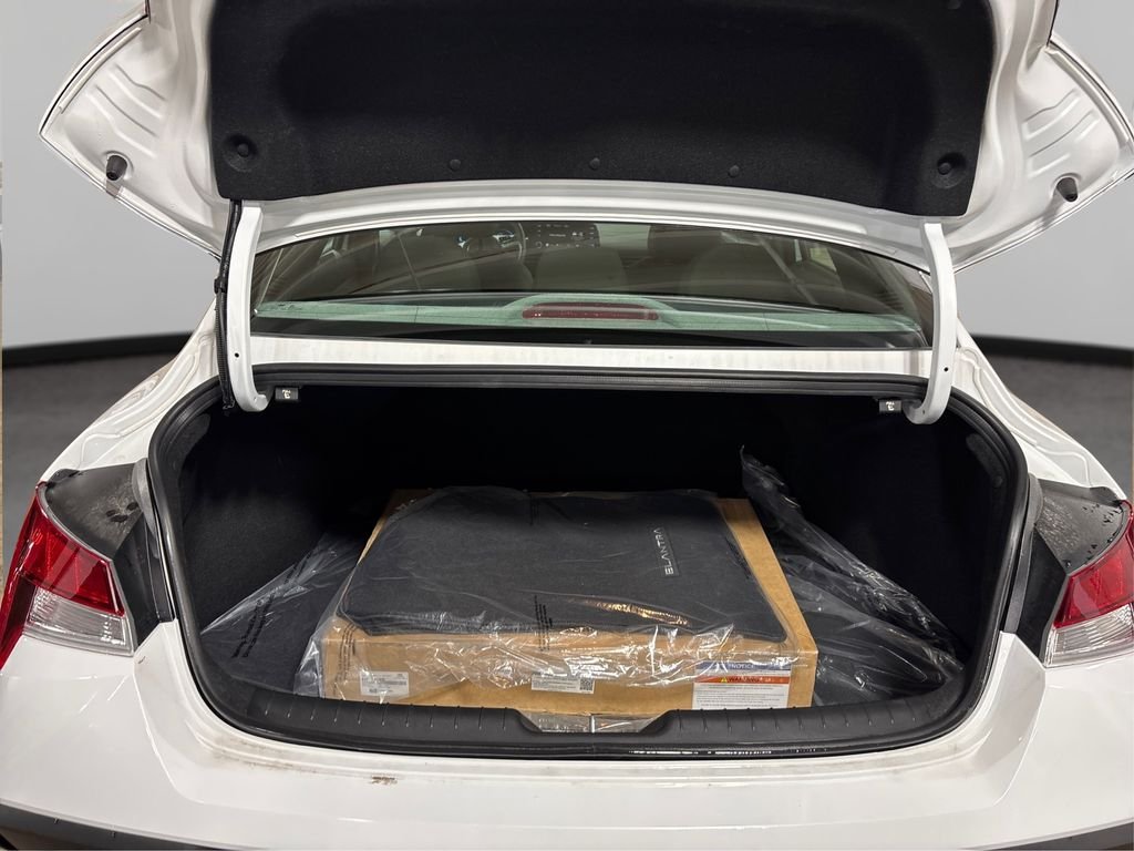 Certified Used 2025 White Hyundai SE image 11