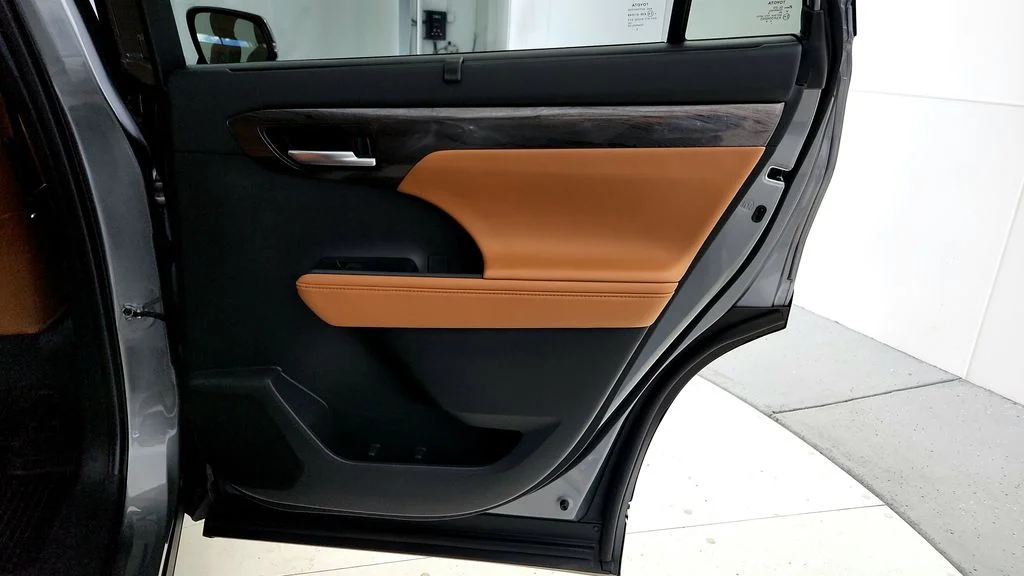 2026 Toyota Highlander Platinum - Photo 19