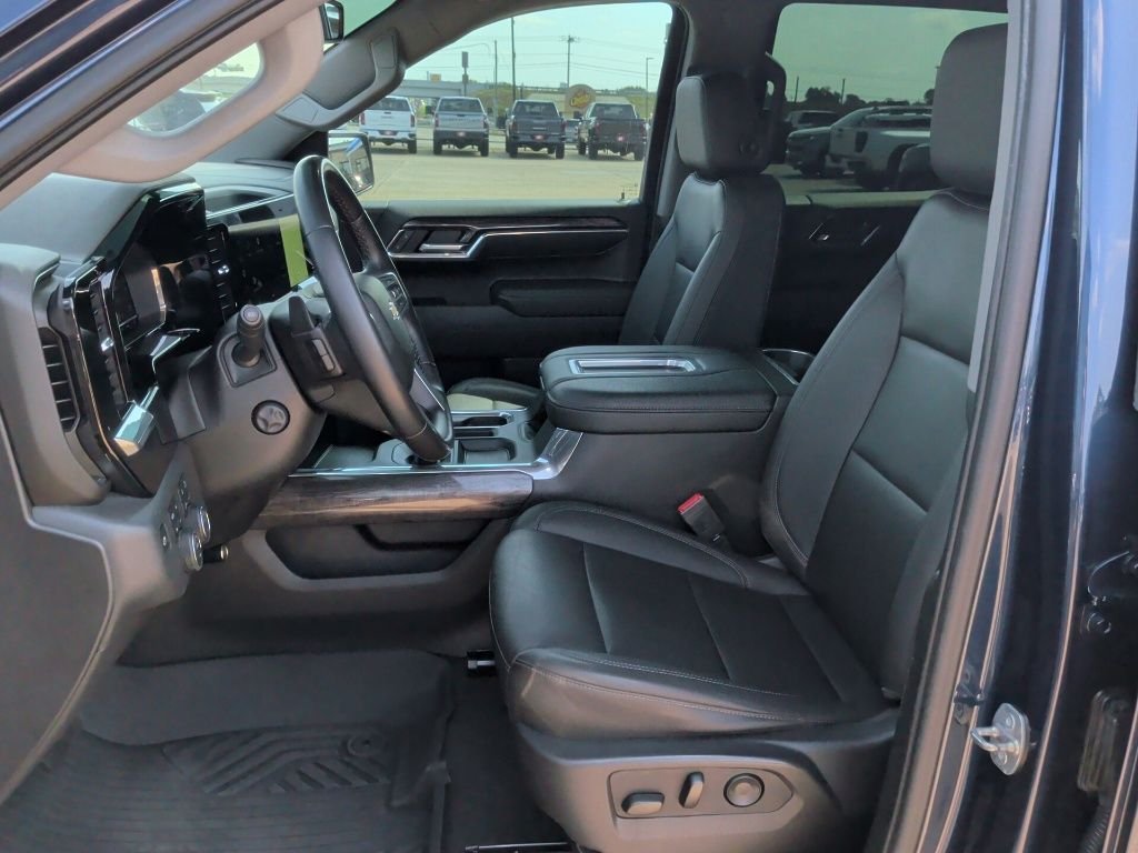 Used 2022 Blue Chevrolet LTZ image 13