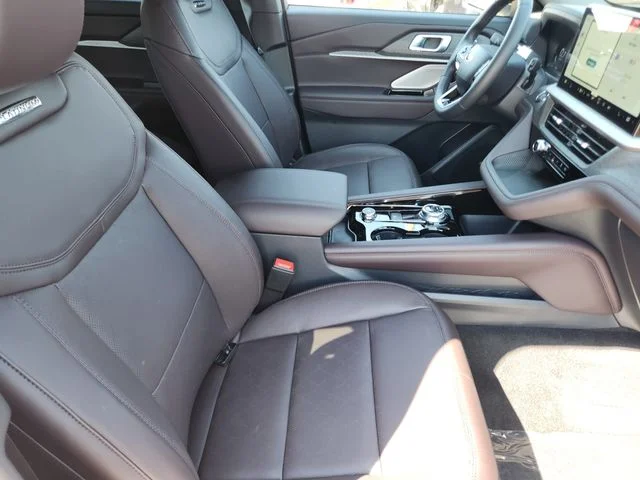 New 2026 Star White Metallic Tri-Coat Ford Platinum™ image 14