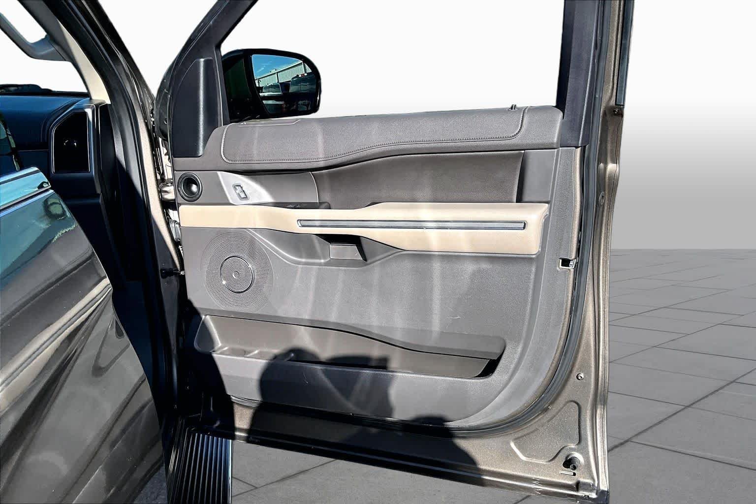 Used 2019 Stone Gray Ford XLT image 25
