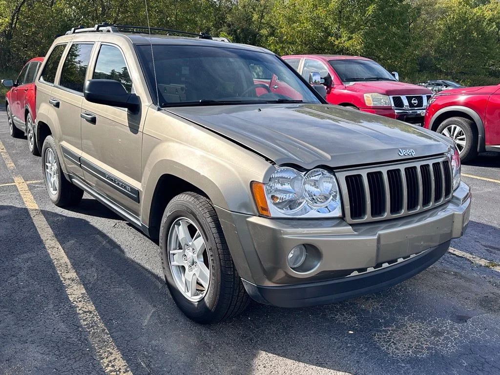 Used 2005 Jeep Grand Cherokee Laredo with VIN 1J4GR48K25C509718 for sale in Greenfield, WI