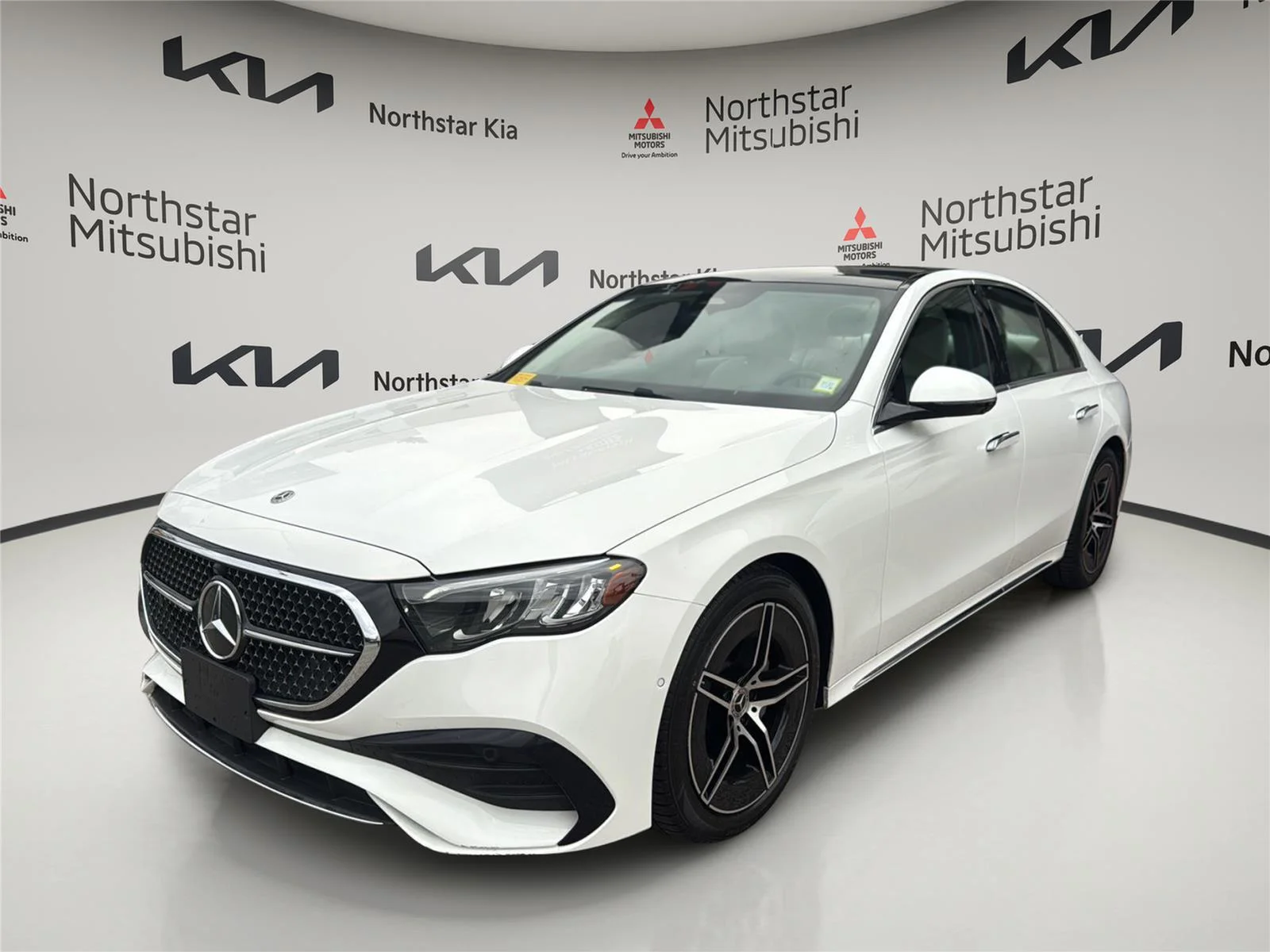 Used 2025  Mercedes-Benz E 350 image 1