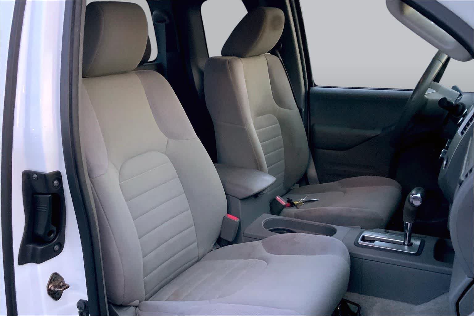 Used 2015 Glacier White Nissan S image 8